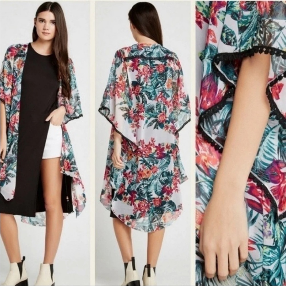 BCBG BCBGeneration kimono floral white red black